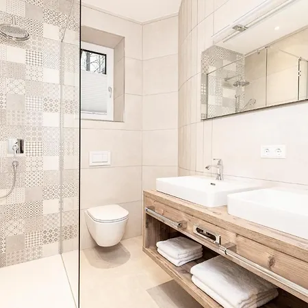 Appartement Center-apartment - Im Stadtzentrum In Perfekter Lage & Balkon Innsbruck