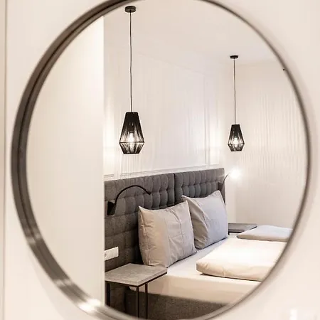 Center-apartment - Im Stadtzentrum In Perfekter Lage & Balkon 因斯布鲁克