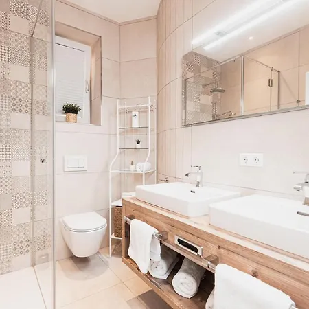Center-apartment - Im Stadtzentrum In Perfekter Lage & Balkon Appartement Innsbruck