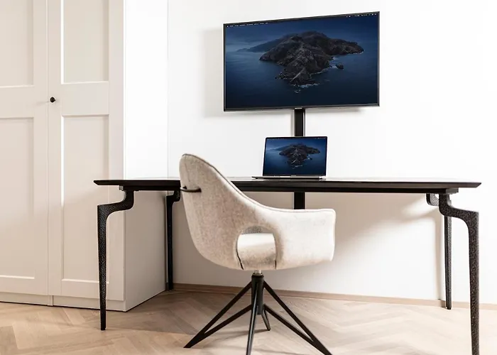 Center-apartment - Im Stadtzentrum In Perfekter Lage & Balkon 因斯布鲁克