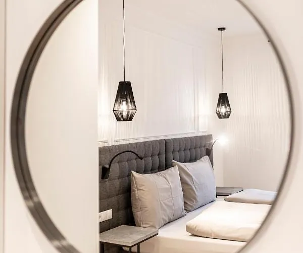 Center-apartment - Im Stadtzentrum In Perfekter Lage & Balkon Инсбрук